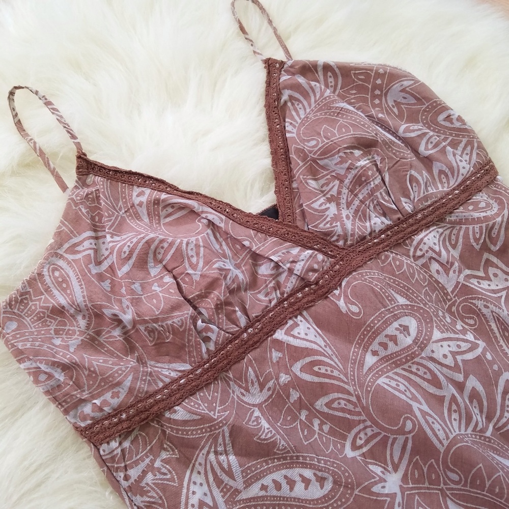 Brown Paisley Print V-Neck Tank Top w/ Ruffles - Picture 2 of 8
